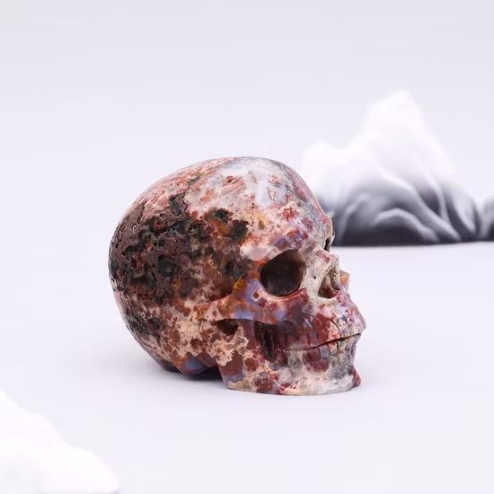 Crâne sculpté en agate et pierre de cristal